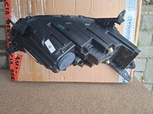Laden Sie das Bild in den Galerie-Viewer, Frontscheinwerfer Dacia Sandero III Jogger 260606033R Full LED Links Headlight SCH3762620293zu
