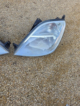 Laden Sie das Bild in den Galerie-Viewer, Frontscheinwerfer Ford Fiesta I 312331231 Ein Satz Scheinwerfer Headlight SCH3776074817ys