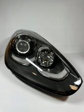 Load image into Gallery viewer, Frontscheinwerfer Porsche Cayenne 7P5941754AA Xenon Rechts Headlight SCH3781176889lo