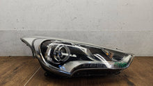 Load image into Gallery viewer, Frontscheinwerfer Hyundai Veloster TOL17676 Rechts Scheinwerfer Headlight SCH3781811990nt