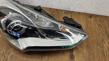Load image into Gallery viewer, Frontscheinwerfer Hyundai Veloster TOL17676 Rechts Scheinwerfer Headlight SCH3781811990nt