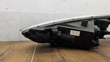 Load image into Gallery viewer, Frontscheinwerfer Hyundai Veloster TOL17676 Rechts Scheinwerfer Headlight SCH3781811990nt