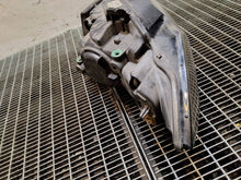 Laden Sie das Bild in den Galerie-Viewer, Frontscheinwerfer Jaguar Xf X250 CX2313W029DF Rechts Scheinwerfer Headlight SCH3789335958fu