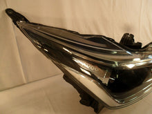 Laden Sie das Bild in den Galerie-Viewer, Frontscheinwerfer Toyota Aygo 811300H210 Ein Stück (Rechts oder Links) Headlight SCH3795929598xv