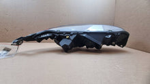 Laden Sie das Bild in den Galerie-Viewer, Frontscheinwerfer Ford Tourneo Connect Transit 90070362 13W030DB Links Headlight SCH3798318134mh
