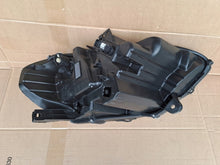Laden Sie das Bild in den Galerie-Viewer, Frontscheinwerfer Ford 84131P46E Links Scheinwerfer Headlight SCH3814568203vm
