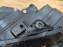 Load image into Gallery viewer, Frontscheinwerfer VW Passat 3J1941035 Links Scheinwerfer Headlight SCH3823890485zk
