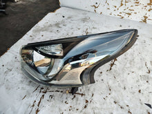 Laden Sie das Bild in den Galerie-Viewer, Frontscheinwerfer Renault Trafic III 260605173R Links Scheinwerfer Headlight SCH3833091332ed