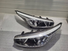 Laden Sie das Bild in den Galerie-Viewer, Frontscheinwerfer Kia Ceed 92102-A2220 Ein Satz Scheinwerfer Headlight SCH3847299178if