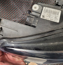 Laden Sie das Bild in den Galerie-Viewer, Frontscheinwerfer Peugeot 308 II 9677832380 LED Rechts Scheinwerfer Headlight SCH3877906164vs