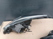 Laden Sie das Bild in den Galerie-Viewer, Frontscheinwerfer Peugeot 5008 9805525580 9805525480 Ein Satz Headlight SCH3885058119is