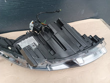 Laden Sie das Bild in den Galerie-Viewer, Frontscheinwerfer Peugeot 5008 9805525580 9805525480 Ein Satz Headlight SCH3885058119is