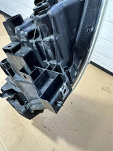 Load image into Gallery viewer, Frontscheinwerfer Nissan Qashqai I 10018013 Rechts Scheinwerfer Headlight SCH3888451231nu