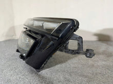Laden Sie das Bild in den Galerie-Viewer, Frontscheinwerfer Skoda Kamiq 658941015D LED Ein Satz Scheinwerfer Headlight SCH3916011758gd