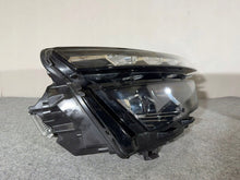 Laden Sie das Bild in den Galerie-Viewer, Frontscheinwerfer Skoda Kamiq 658941015D LED Ein Satz Scheinwerfer Headlight SCH3916011758gd