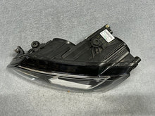 Laden Sie das Bild in den Galerie-Viewer, Frontscheinwerfer VW Jetta 5C7941751E Xenon Links Scheinwerfer Headlight SCH3922140213un
