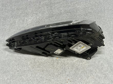 Laden Sie das Bild in den Galerie-Viewer, Frontscheinwerfer VW Jetta 5C7941751E Xenon Links Scheinwerfer Headlight SCH3922140213un
