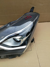 Laden Sie das Bild in den Galerie-Viewer, Frontscheinwerfer Toyota Yaris 0D-197 Links Scheinwerfer Headlight SCH3930676347pu
