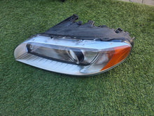 Load image into Gallery viewer, Frontscheinwerfer Volvo V70 S80 30796133 Xenon Links Scheinwerfer Headlight SCH3938697932fc