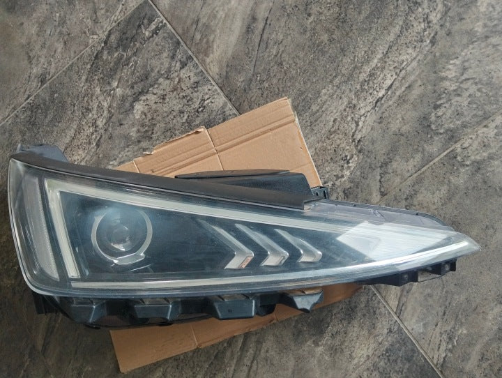 Frontscheinwerfer Hyundai Elantra 92102-F2 Rechts Scheinwerfer Headlight SCH3980121655mw