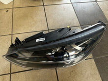 Laden Sie das Bild in den Galerie-Viewer, Frontscheinwerfer Ford Focus MX7B-13E015-ED Links Scheinwerfer Headlight SCH3993679060ss
