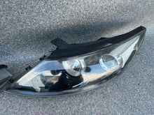 Load image into Gallery viewer, Frontscheinwerfer Kia Sportage 92102-3U210 Ein Satz Scheinwerfer Headlight SCH4001182540ip