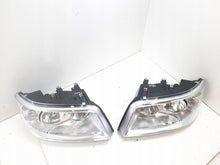 Laden Sie das Bild in den Galerie-Viewer, Frontscheinwerfer VW Transporter Caravelle 304411175R Links Headlight SCH4054667888eo