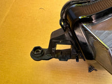 Laden Sie das Bild in den Galerie-Viewer, Frontscheinwerfer Skoda Kamiq 658941015 LED Links Scheinwerfer Headlight SCH4064772799mj