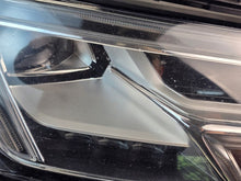 Load image into Gallery viewer, Frontscheinwerfer Audi A4 B9 8W0941034 030111723400 LED Rechts Headlight SCH4123486388bk