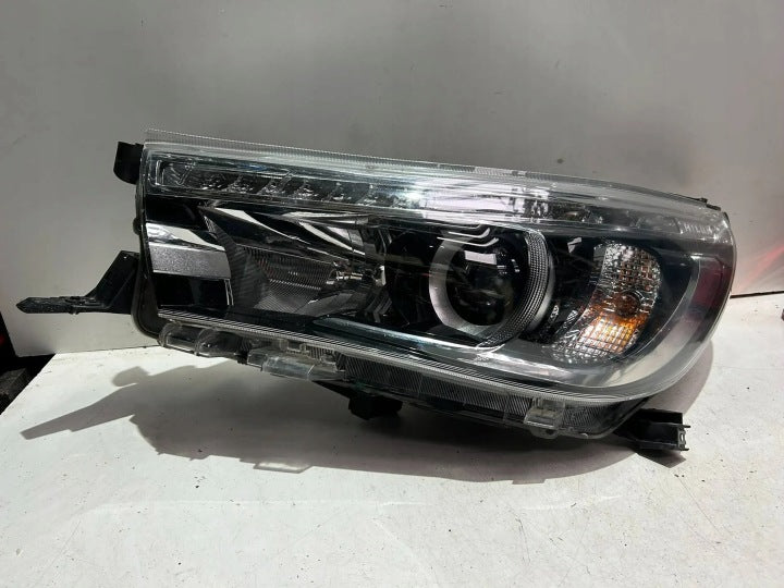 Frontscheinwerfer Toyota Hilux 2701161 Links Scheinwerfer Headlight SCH4140146307tx
