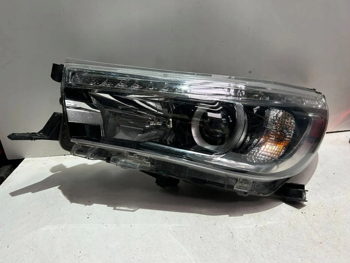 Frontscheinwerfer Toyota Hilux 2701161 Links Scheinwerfer Headlight SCH4140146307tx