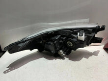 Load image into Gallery viewer, Frontscheinwerfer Toyota Hilux 2701161 Links Scheinwerfer Headlight SCH4140146307tx