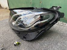 Laden Sie das Bild in den Galerie-Viewer, Frontscheinwerfer Mercedes-Benz W213 A2139063904KOD 85122000 LED Links Headlight SCH4151158952tz