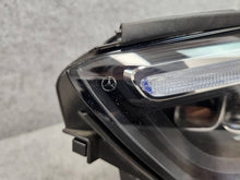 Laden Sie das Bild in den Galerie-Viewer, Frontscheinwerfer Mercedes-Benz Gla H247 A2479063504 Links Headlight SCH4168833328yx