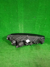 Laden Sie das Bild in den Galerie-Viewer, Frontscheinwerfer Skoda Octavia IV 5E4941015 Links Scheinwerfer Headlight SCH4171319250hm