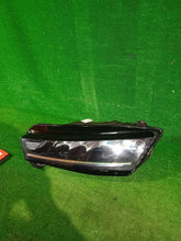 Laden Sie das Bild in den Galerie-Viewer, Frontscheinwerfer Skoda Octavia IV 5E4941015 Links Scheinwerfer Headlight SCH4171319250hm