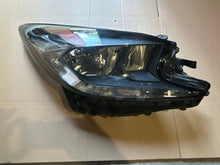 Laden Sie das Bild in den Galerie-Viewer, Frontscheinwerfer Toyota Aygo X 0H-31 Rechts Scheinwerfer Headlight SCH4178560018kx
