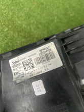 Laden Sie das Bild in den Galerie-Viewer, Frontscheinwerfer Renault Megane IV 260108478R Rechts Scheinwerfer Headlight SCH4179759692hz