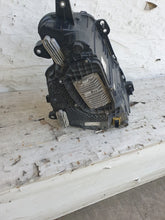 Laden Sie das Bild in den Galerie-Viewer, Frontscheinwerfer Volvo 23920858 Links Scheinwerfer Headlight SCH4181727220ff