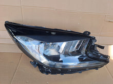 Laden Sie das Bild in den Galerie-Viewer, Frontscheinwerfer Toyota Aygo X 0H-31 Rechts Scheinwerfer Headlight SCH4185013257fw
