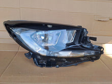 Laden Sie das Bild in den Galerie-Viewer, Frontscheinwerfer Toyota Aygo X 0H-31 Rechts Scheinwerfer Headlight SCH4185013257fw