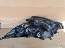 Laden Sie das Bild in den Galerie-Viewer, Frontscheinwerfer Toyota Aygo X 0H-31 Rechts Scheinwerfer Headlight SCH4185013257fw
