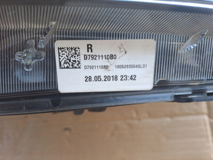 Frontscheinwerfer Hyundai Tucson D7921110B0 Rechts Scheinwerfer Headlight SCH4202698555fw