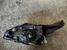 Load image into Gallery viewer, Frontscheinwerfer Toyota Avensis H279HR Xenon Rechts Scheinwerfer Headlight SCH4290358666gk