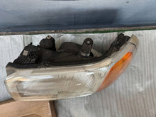 Laden Sie das Bild in den Galerie-Viewer, Frontscheinwerfer Land Rover Freelander AMR3998 Links Scheinwerfer Headlight SCH4298252955on