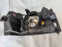 Laden Sie das Bild in den Galerie-Viewer, Frontscheinwerfer Land Rover Freelander AMR3998 Links Scheinwerfer Headlight SCH4298252955on