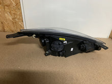Laden Sie das Bild in den Galerie-Viewer, Frontscheinwerfer Ford Fiesta I L1BB-13E015-CD Links Scheinwerfer Headlight SCH4300442117iw