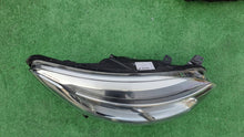 Laden Sie das Bild in den Galerie-Viewer, Frontscheinwerfer Renault Captur 260107244R LED Rechts Scheinwerfer Headlight SCH4300583518cc
