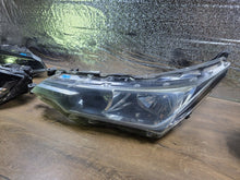 Load image into Gallery viewer, Frontscheinwerfer Toyota Corolla 81150-02L50-00 Links Scheinwerfer Headlight SCH4304634017al