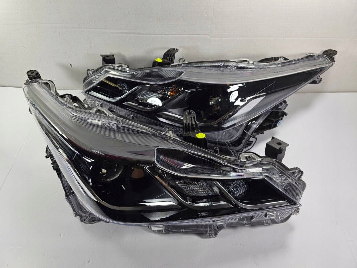 Frontscheinwerfer Toyota Corolla 8115002T31 8111002T31 Ein Satz Headlight SCH4324491052iw